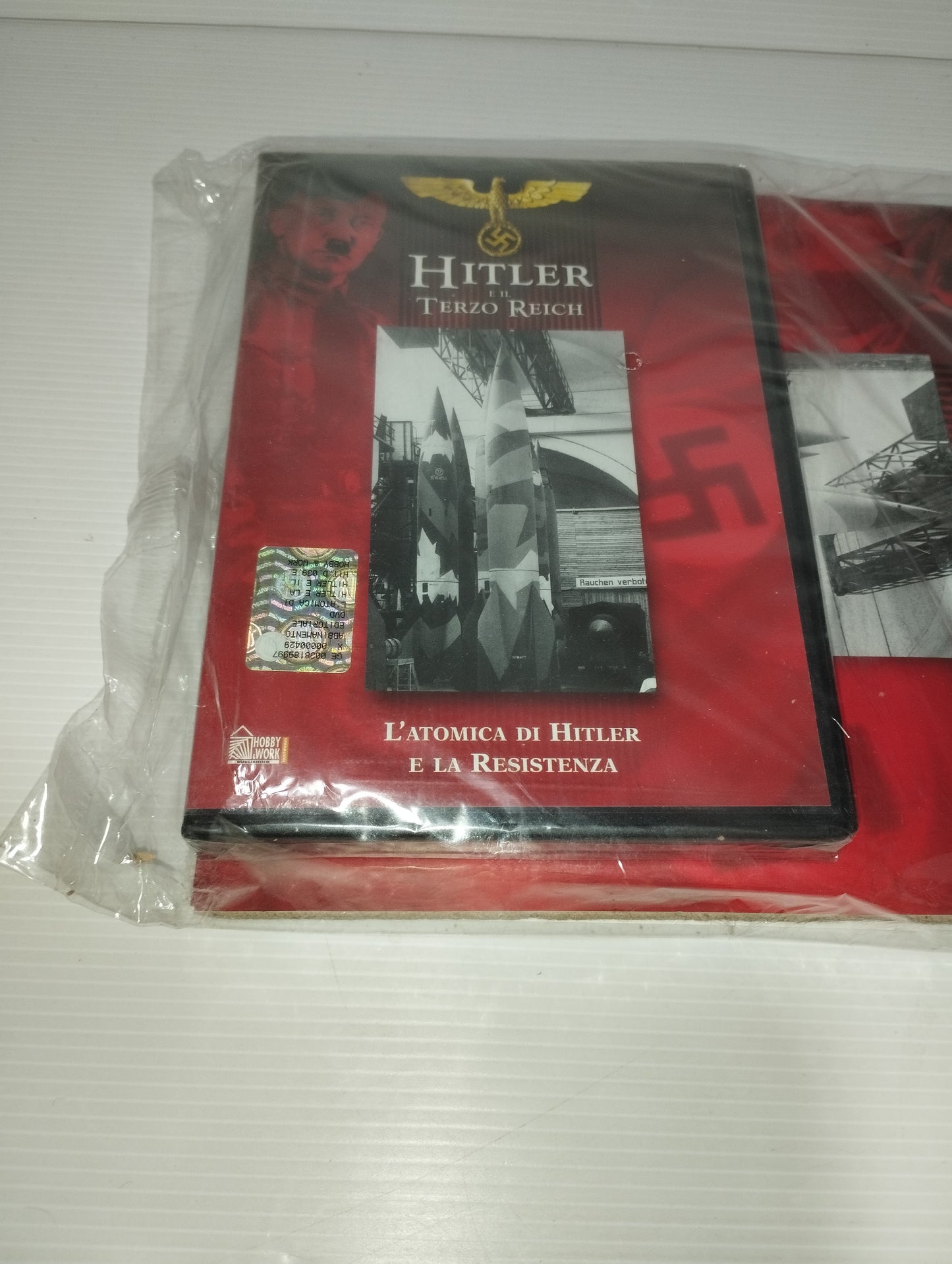 Hitler and the Third Reich N.39 DVD + Booklet
 Title: Hitler's atomic bomb and the resistance