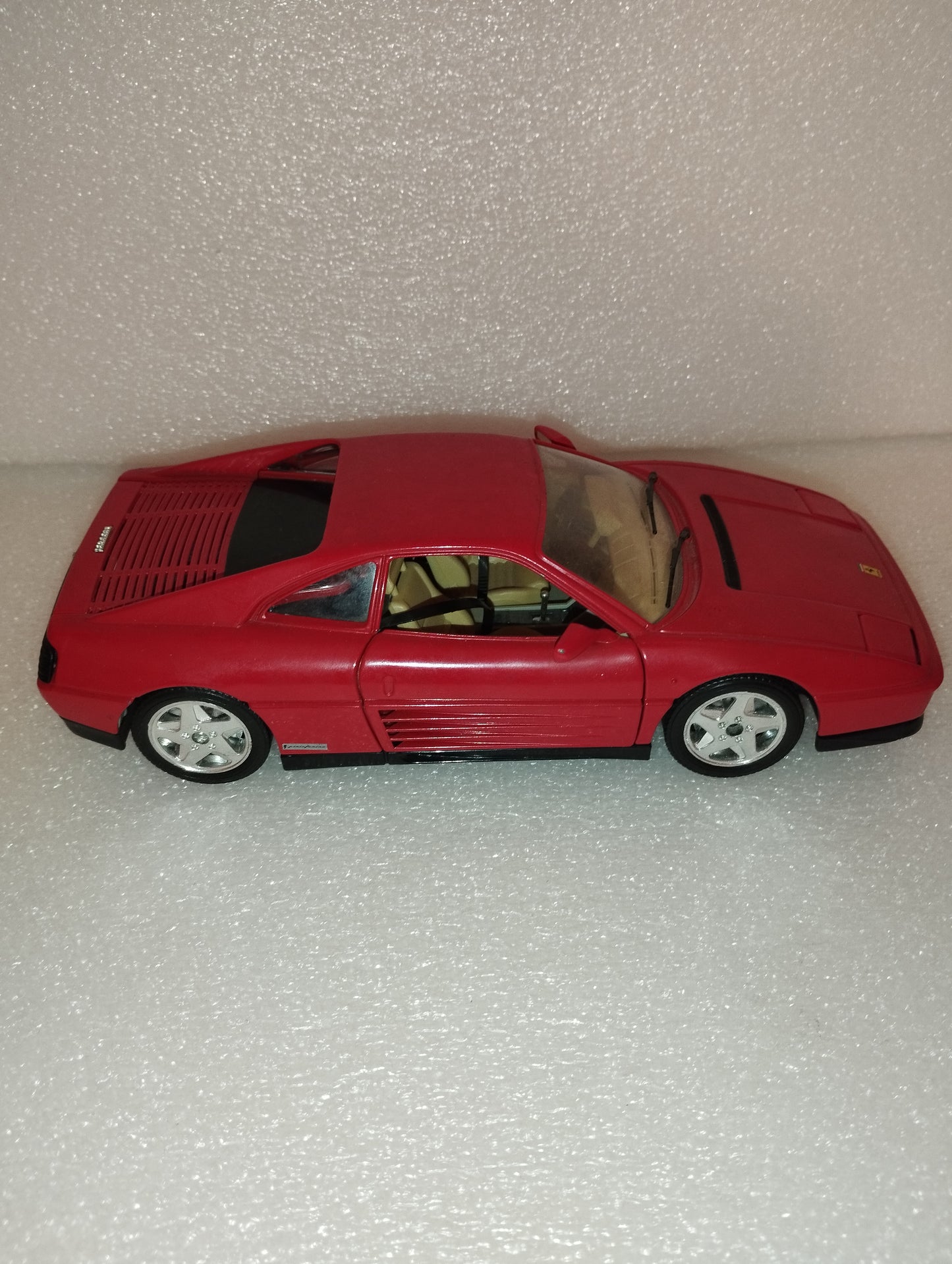 Modellino Ferrari 348 tb
Scala 1:18 Tonka Polistil