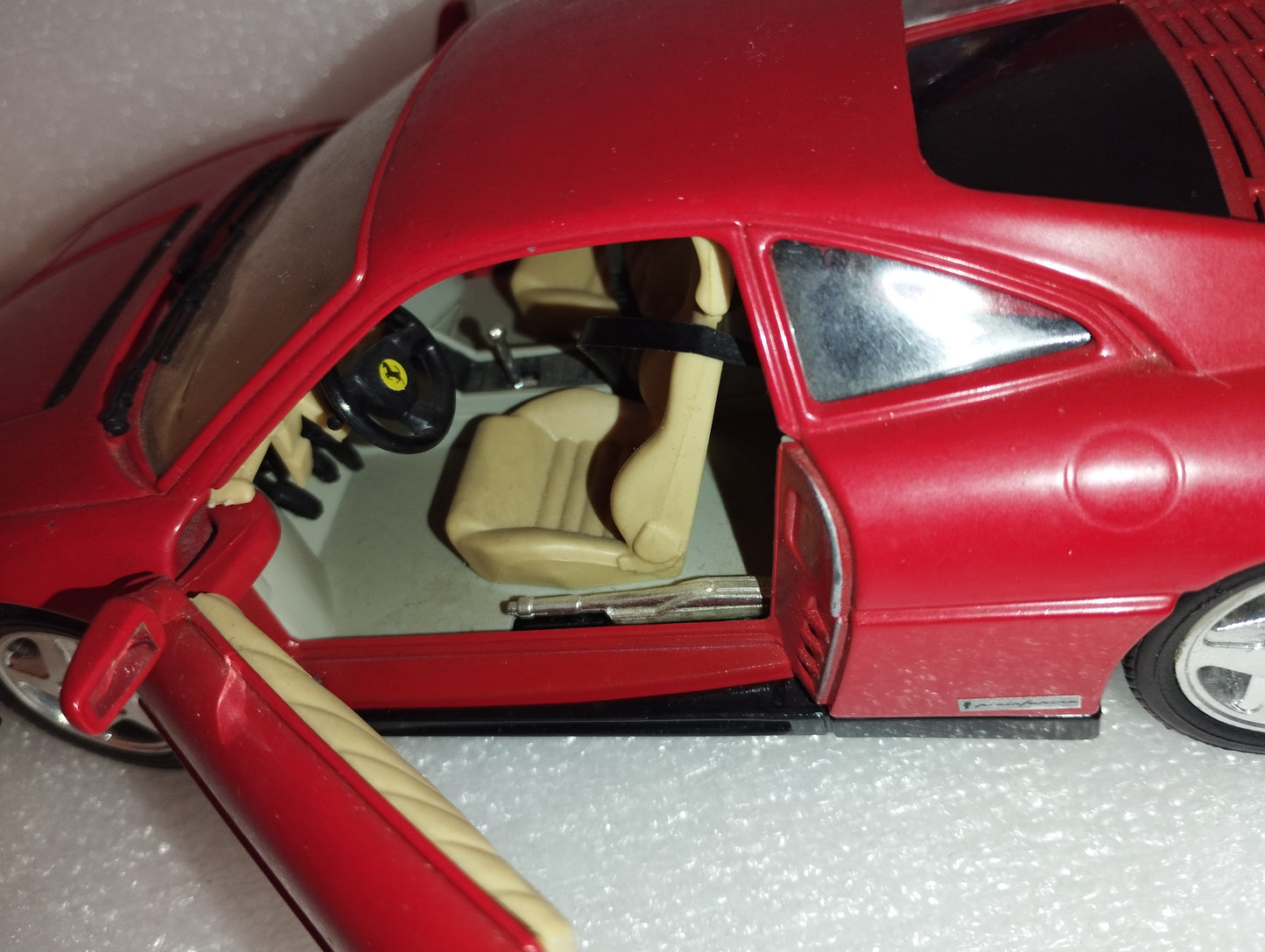 Modellino Ferrari 348 tb
Scala 1:18 Tonka Polistil