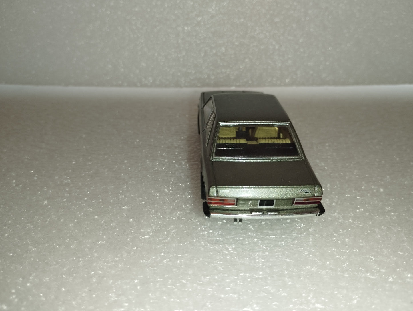 Modellino Fiat 130 Coupé Starline Models

Scala 1:43