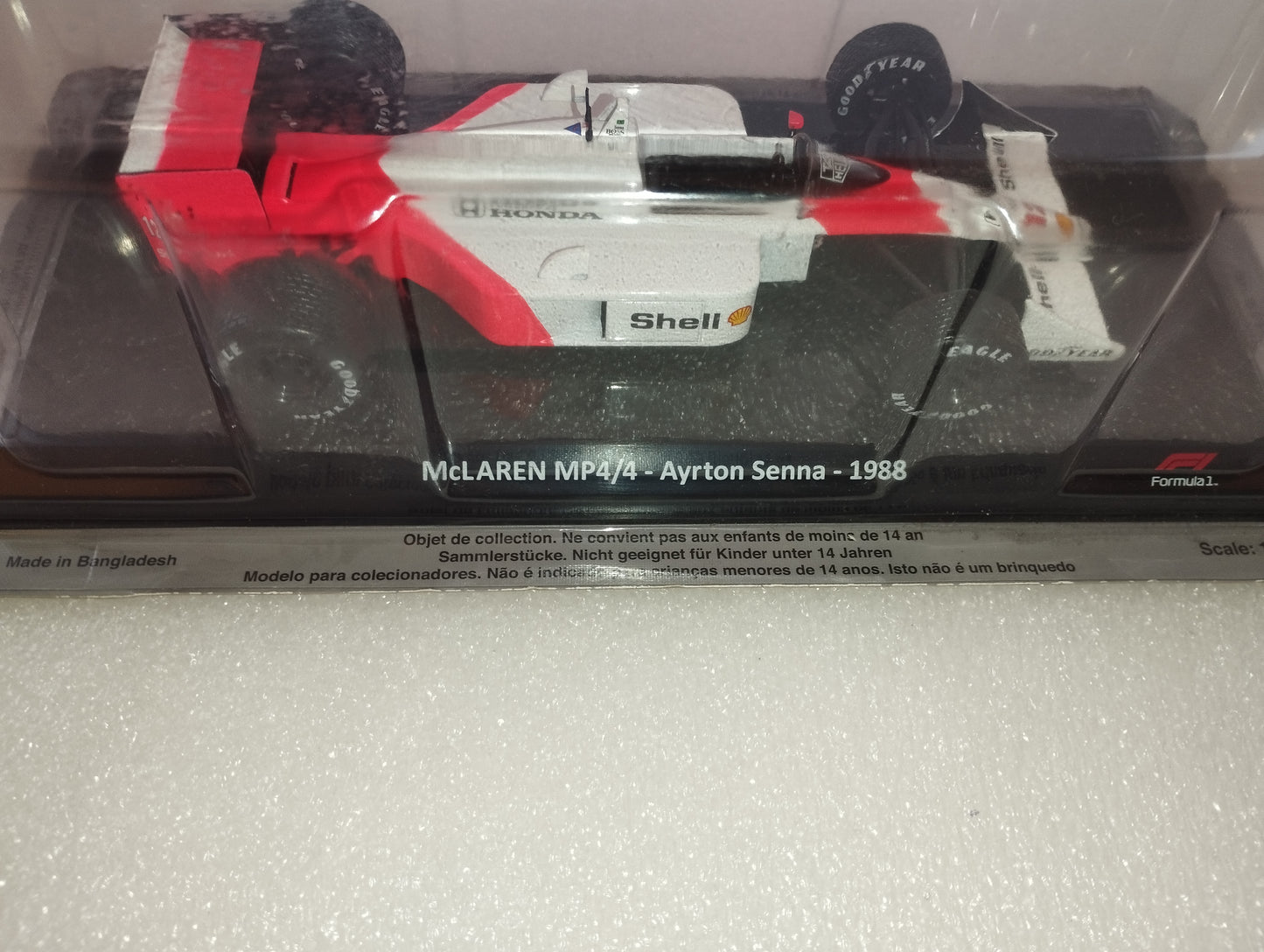 Model "McLaren MP4/4 Ayrton Senna 1988" 1:24 scale