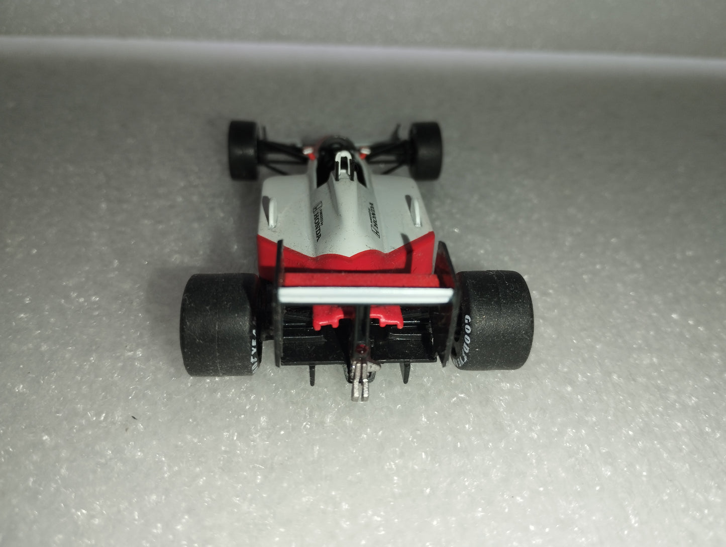 Modellino McLaren MP4/4 Honda turbo Ayrton Senna 1988

Scala 1:43