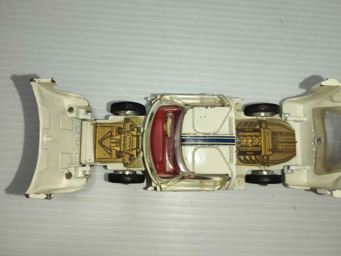 Modellino Ford GT

Prodotta da Dinky Toys

Scala 1:43