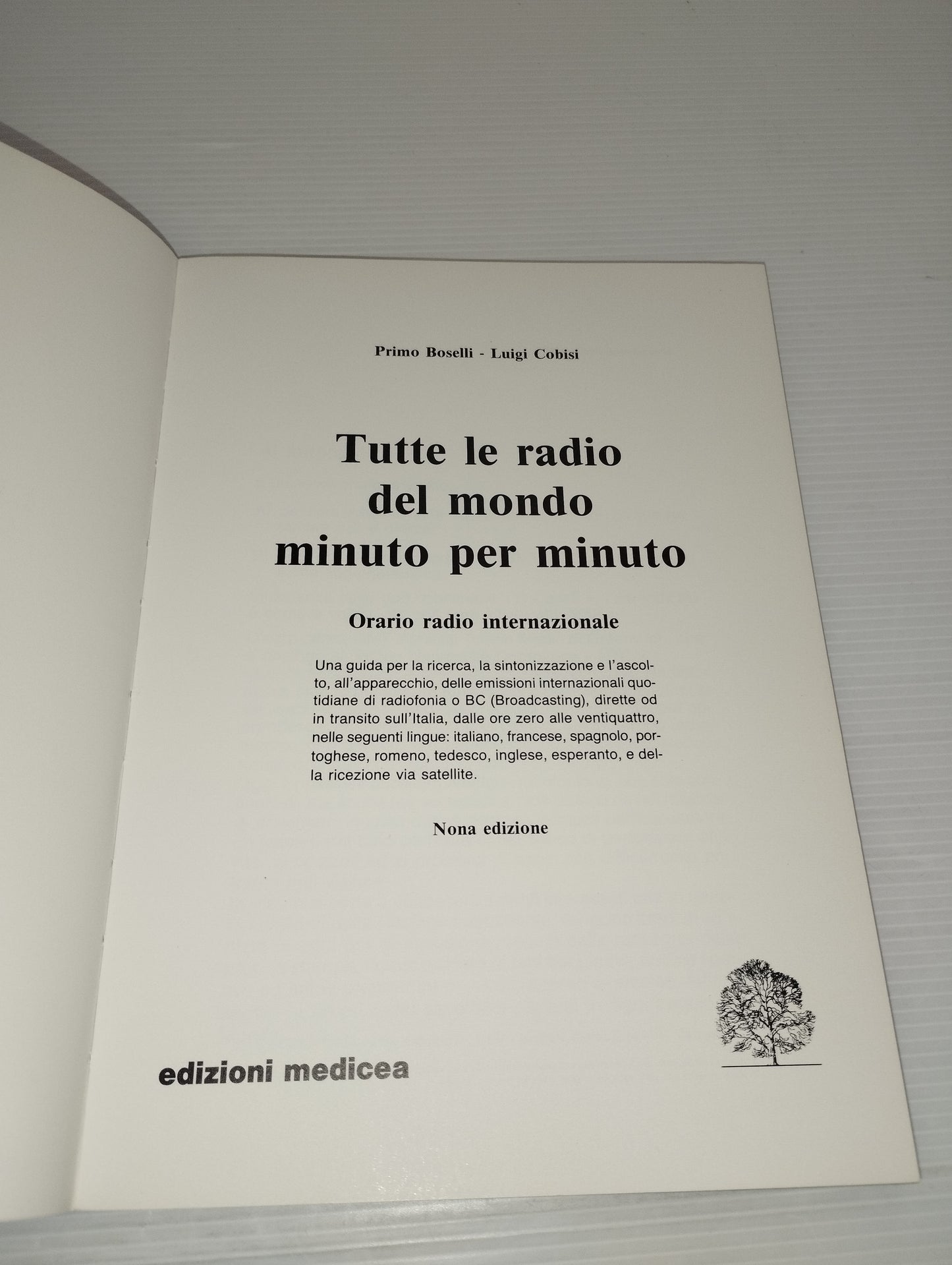 Libro Tutte Le Radio Del Mondo Boselli Cobisi

Edito nel 1989 da Edizioni Medicea