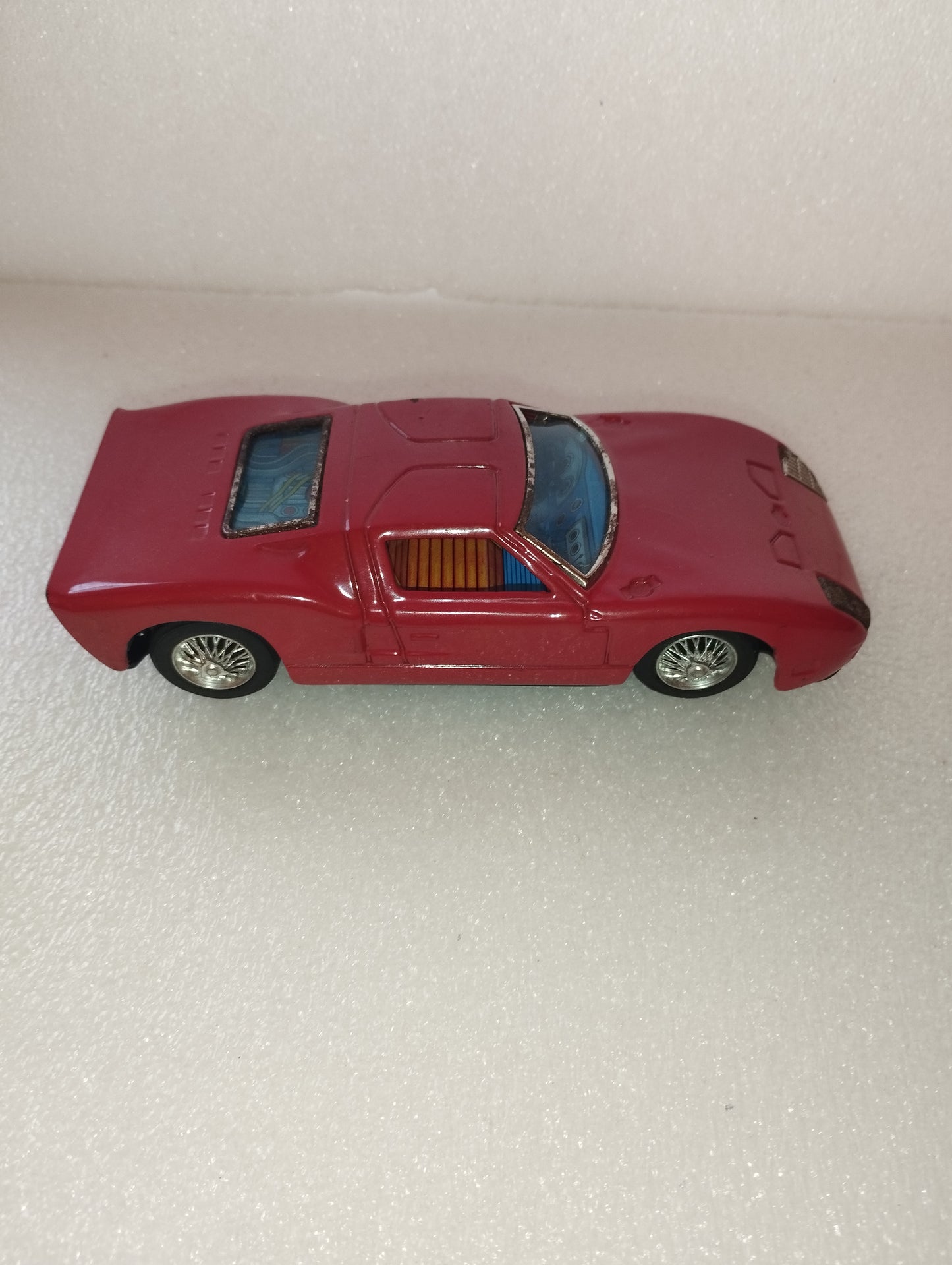 Modellino Ford GT
Prodotto negli anni 60 da Bandai in latta
Made in Japan