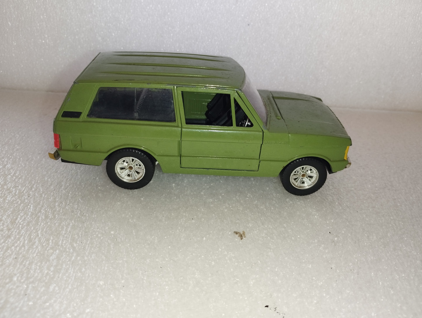 Modellino Range Rover
Prodotto da Martoys
Made in Italy
Scala  1:24