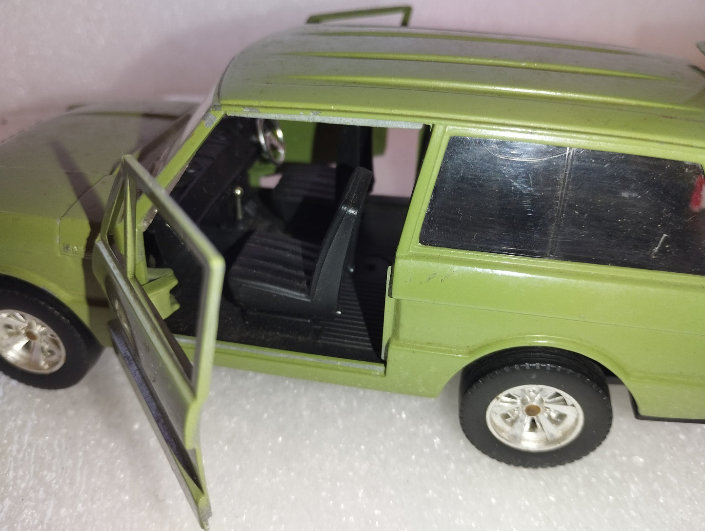 Modellino Range Rover
Prodotto da Martoys
Made in Italy
Scala  1:24