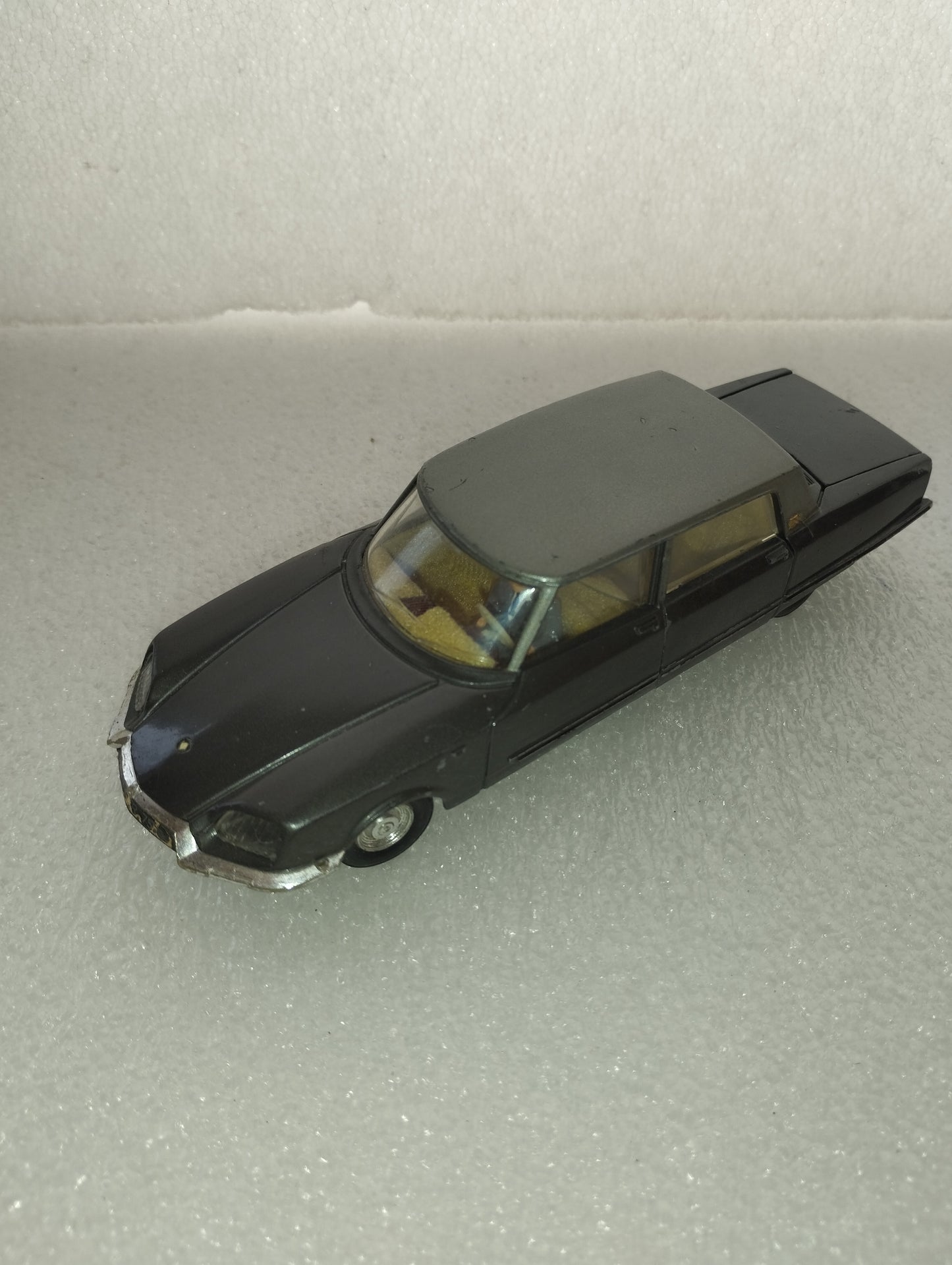 Modellino Citroen Presidentielle 1:43  Prodotto da Dinky Toys cod.1435
Made in France