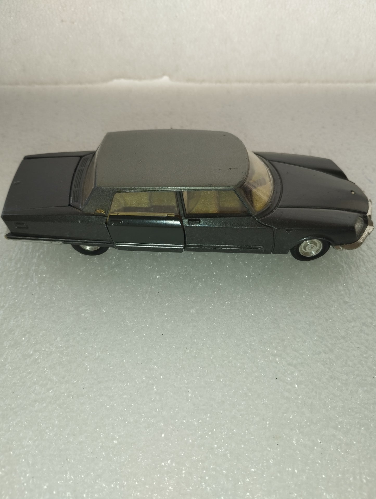 Modellino Citroen Presidentielle 1:43  Prodotto da Dinky Toys cod.1435
Made in France