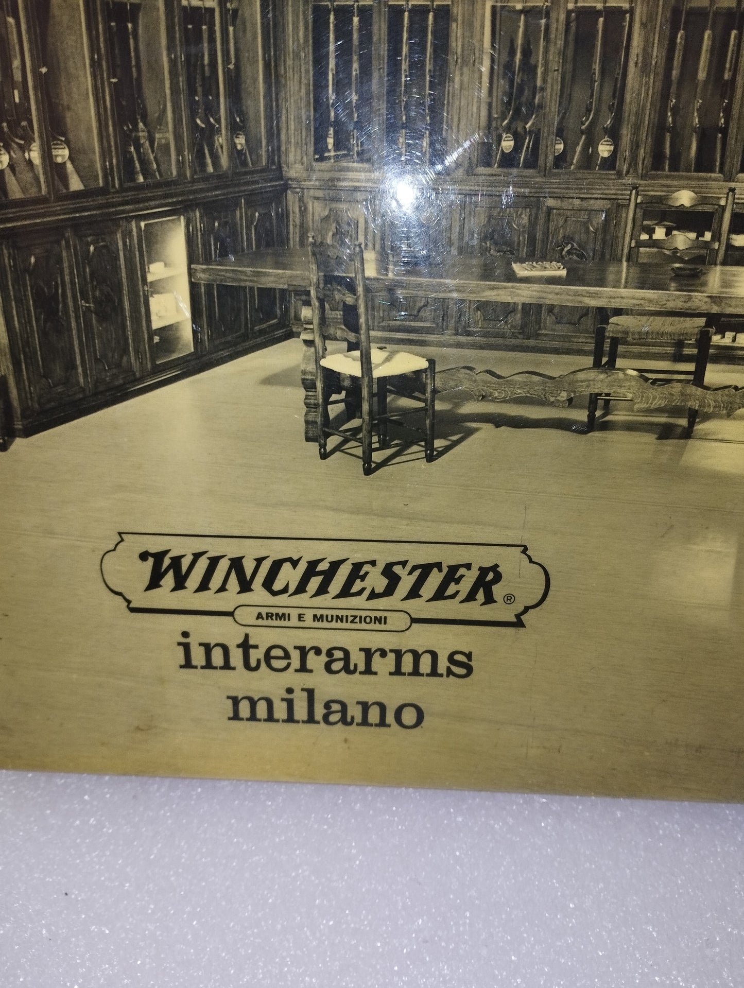 Antica Targa Winchester Armi e Munizioni Interarms Milano
Pubblicitaria
In Legno