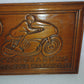 Targa III Motoraduno  Moto Club Mariano C.se
Commemorativa  In Legno
Vintage
Dimensioni targa 26 x 19 cm circa