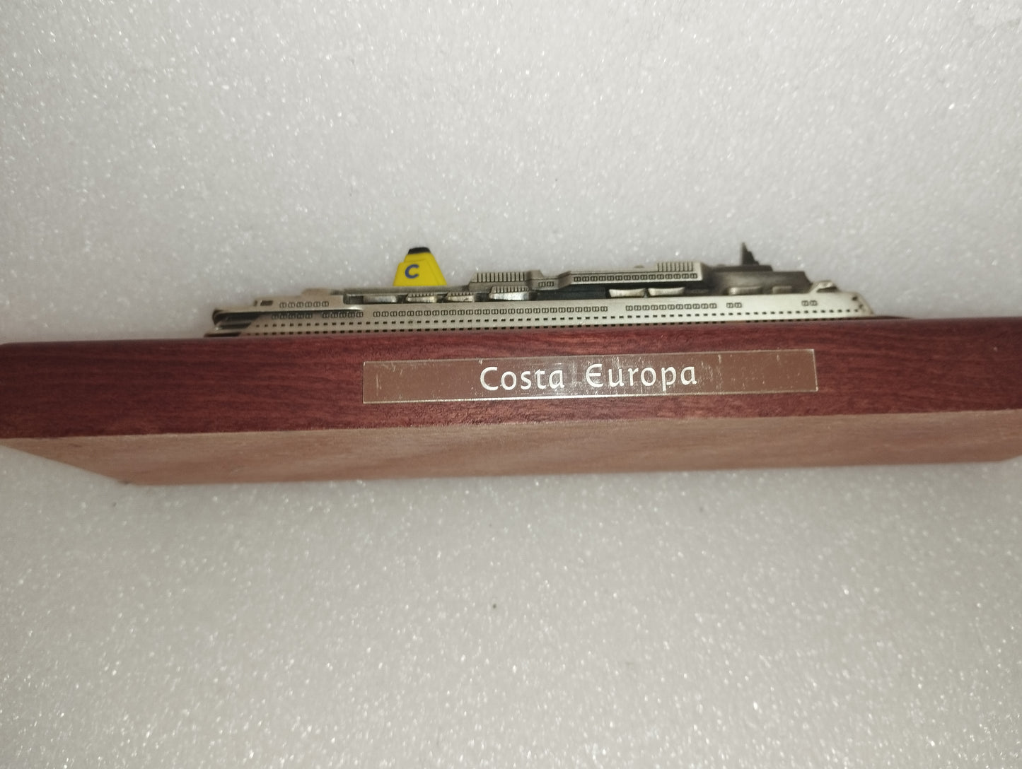 Modellino Costa Europa
In Metallo Con Base In Legno