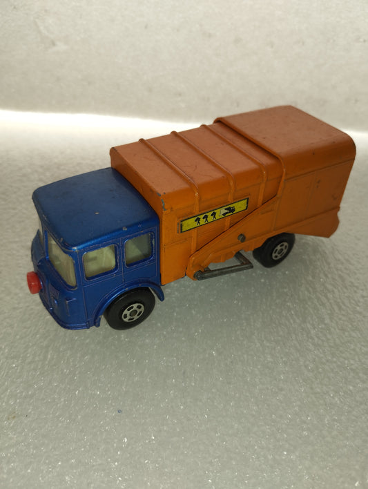 Modello K-7 Refuse Truck Matchbox Super Kings
Made in England