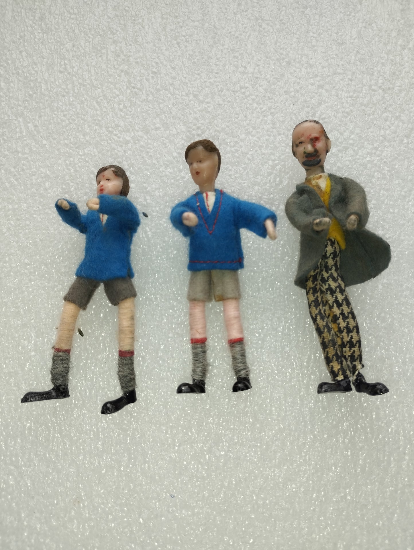 Bambole In Miniatura per Casa delle  Bambole in Metallo/Plastica/Tessuto

D'epoca