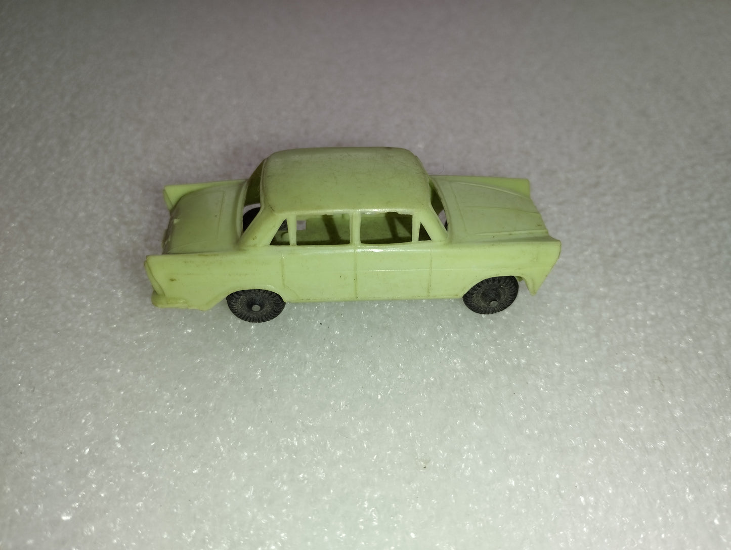 Modellino Fiat 1800
Profotto da FIP n.5
scala 1:60
Made in Italy