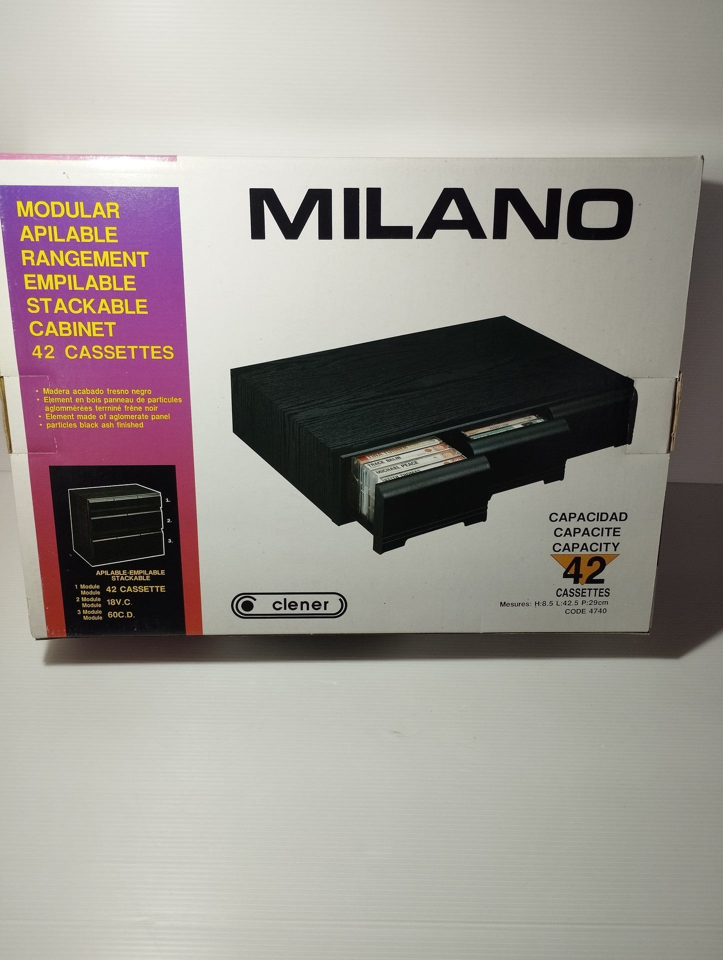 Portamusicassette Modulare Milano Clener Capacità 42 Cassette
In legno rivestito e plastica