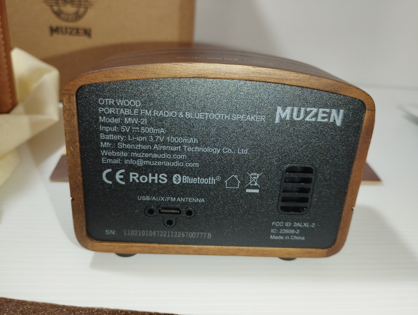 Muzen Radio FM & Bluetooth Speaker
In Legno e plastica
Mod.MV21