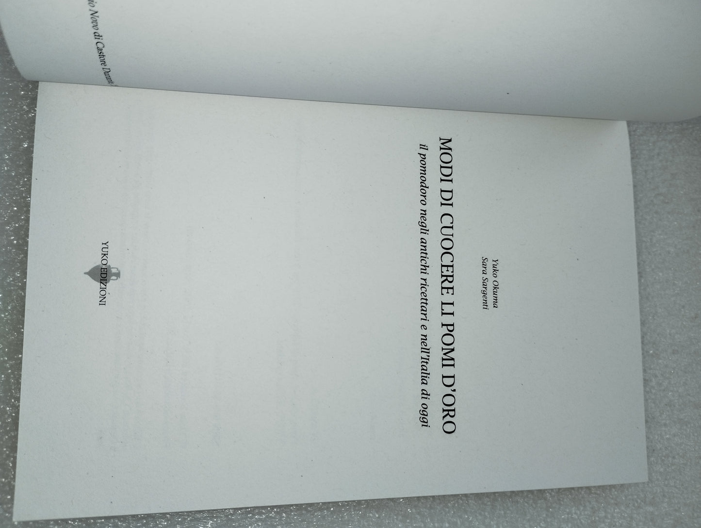 Libro Modi Di Cuocere Li Pomi D'Oro
Il pomodoro negli antichi ricettari e nell'Italia di oggi
Yuko Okuma Sara Sargenti