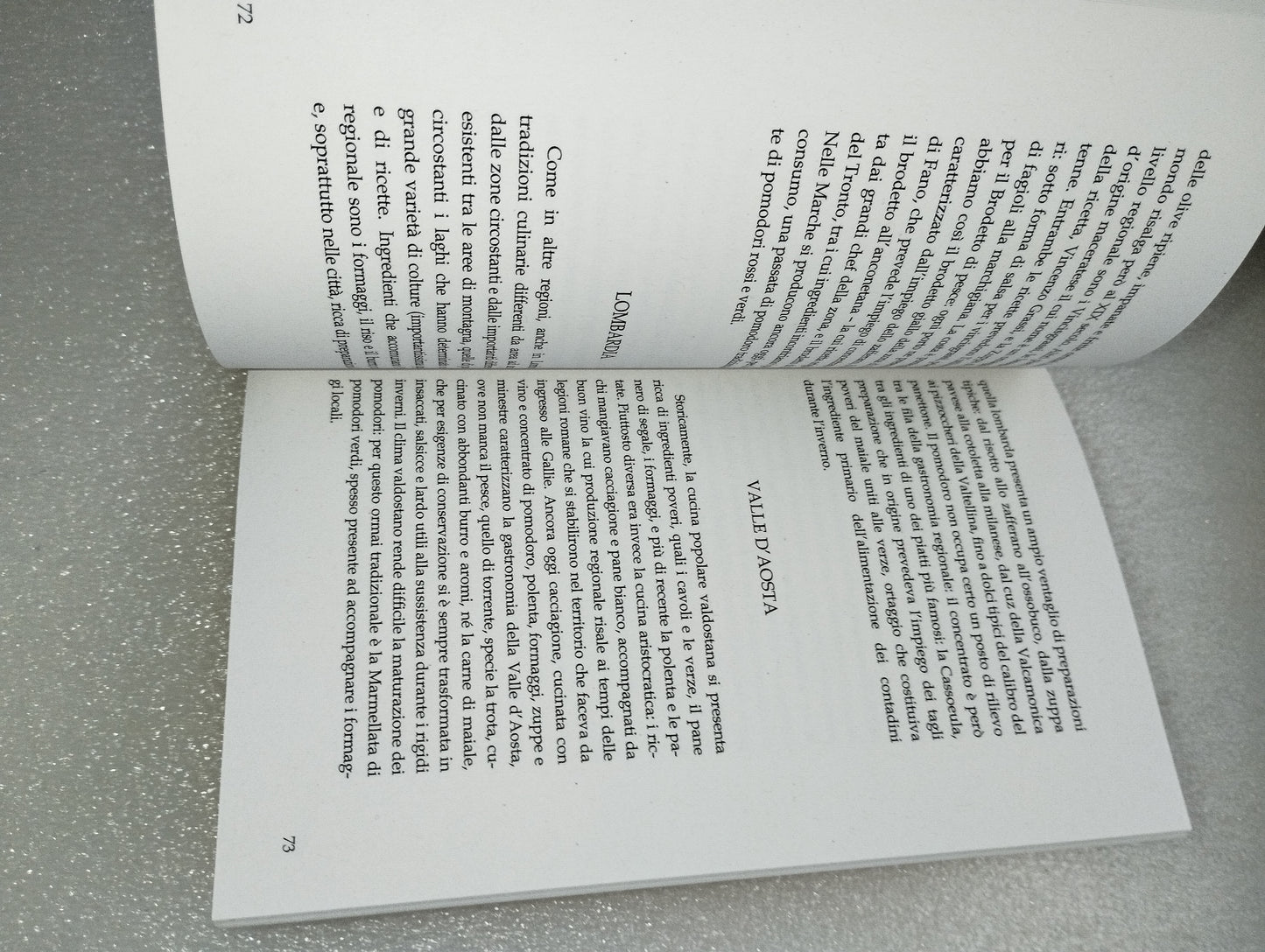 Libro Modi Di Cuocere Li Pomi D'Oro
Il pomodoro negli antichi ricettari e nell'Italia di oggi
Yuko Okuma Sara Sargenti