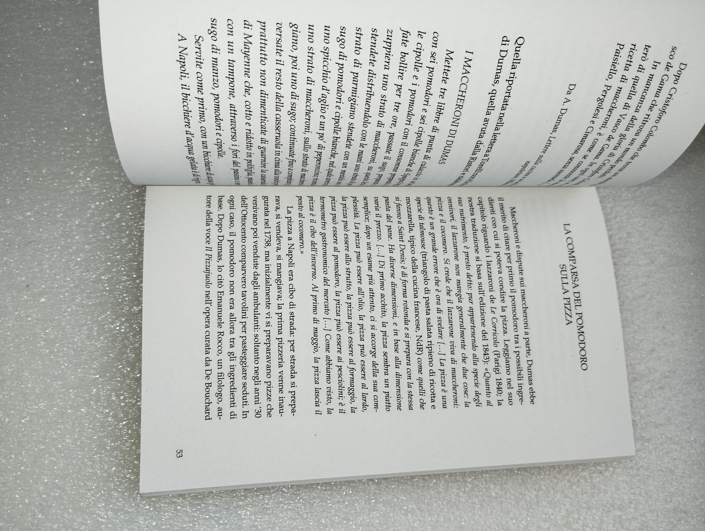 Libro Modi Di Cuocere Li Pomi D'Oro
Il pomodoro negli antichi ricettari e nell'Italia di oggi
Yuko Okuma Sara Sargenti