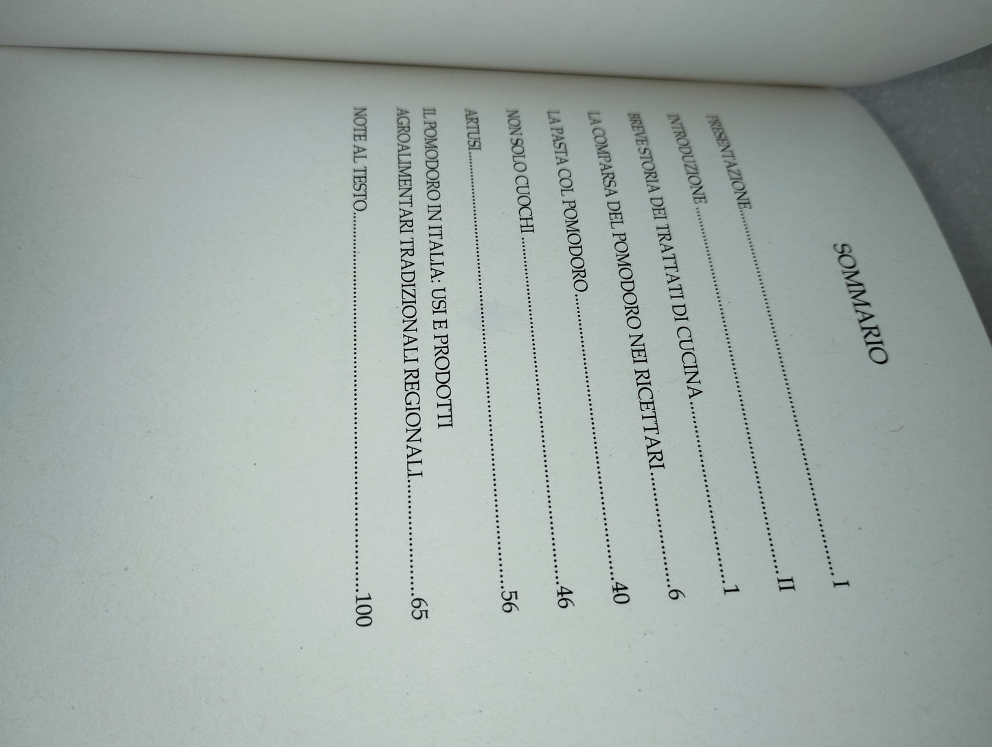 Libro Modi Di Cuocere Li Pomi D'Oro
Il pomodoro negli antichi ricettari e nell'Italia di oggi
Yuko Okuma Sara Sargenti