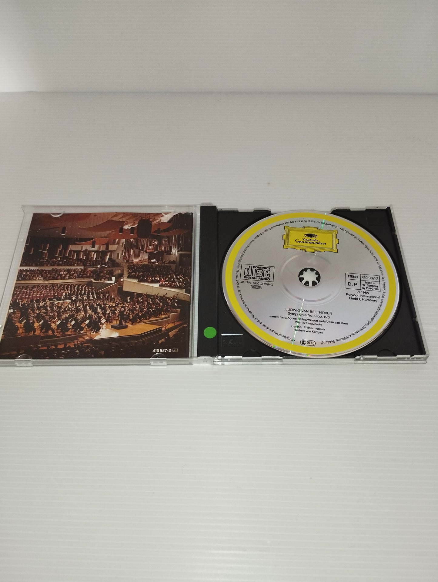 Beethoven Symphonie n.9 CD Von Karajan 
Edito nel 1984 Deutsche Grammophon