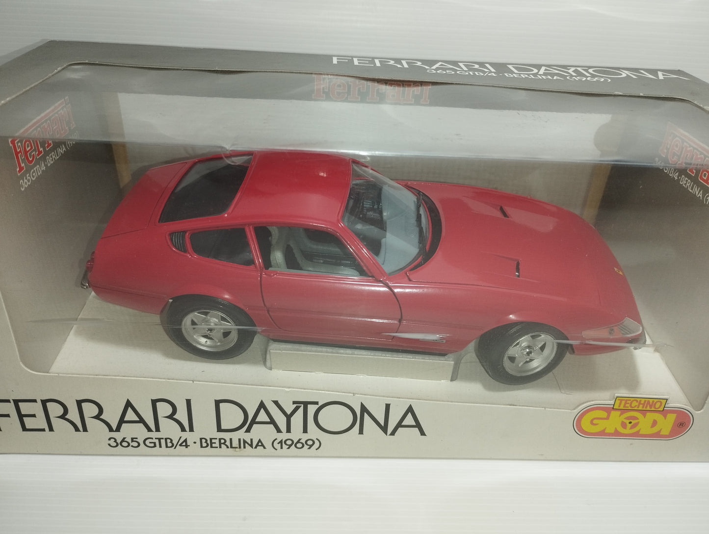 Ferrari Daytona 365 GTB4 Berlina 1969
Techno Giodi
Scala 1:18