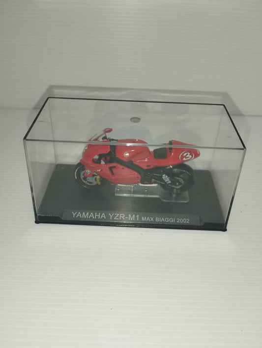 Yamaha YZR-M1 Max Biaggi 2002

Scala  1:24