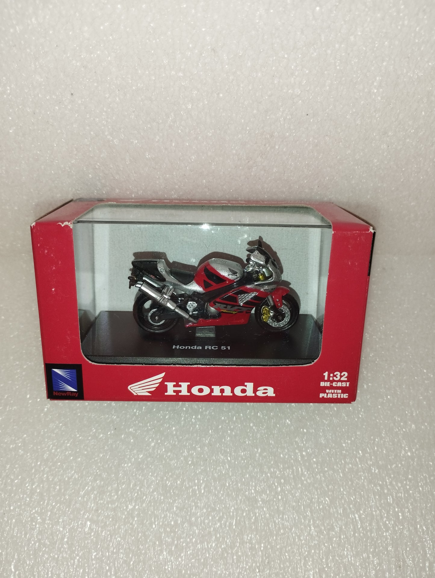 Honda RC 51 NewRay
Scala 1:32