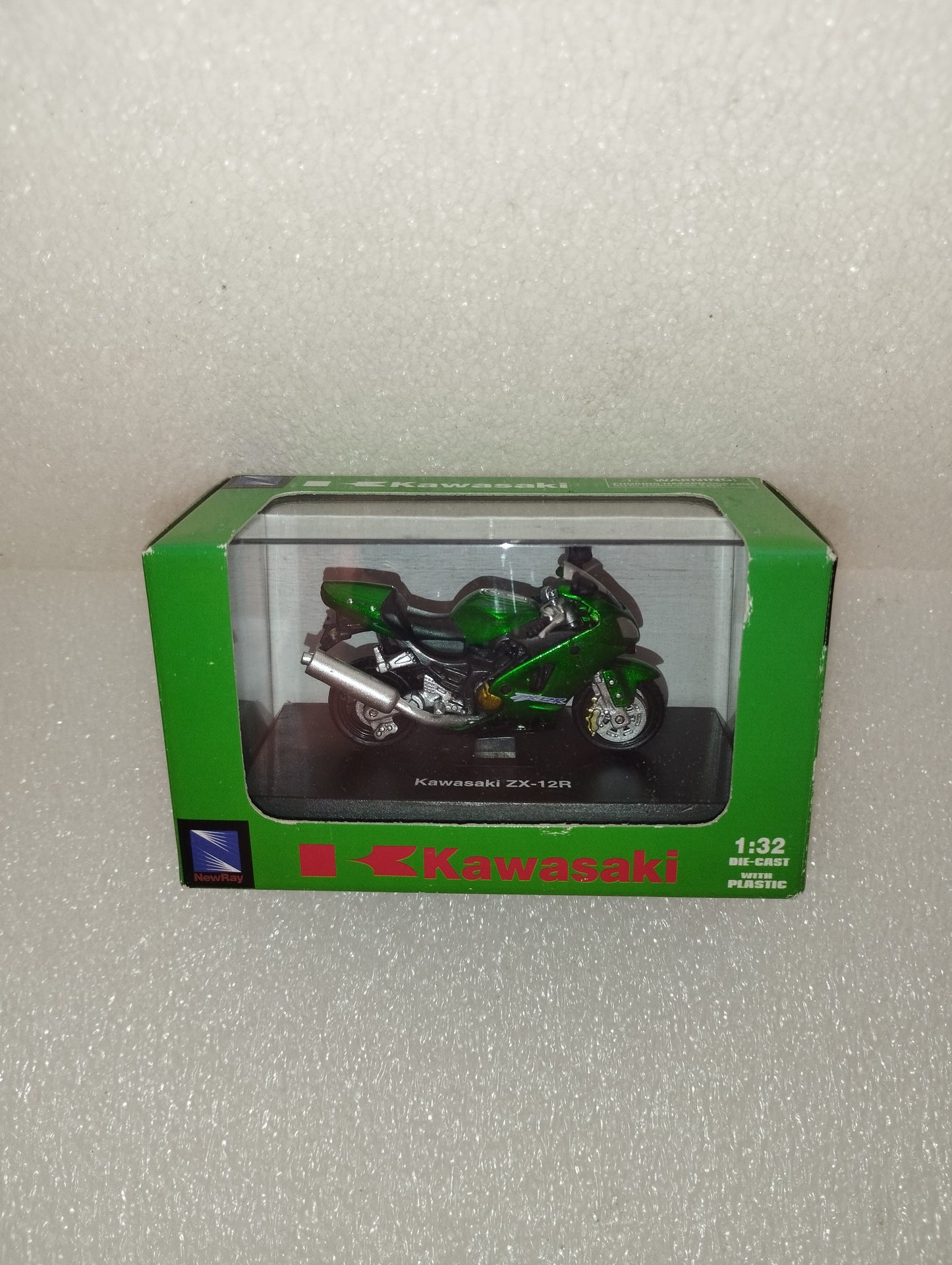 Kawasaki ZX-12R NewRay
Scala 1:32