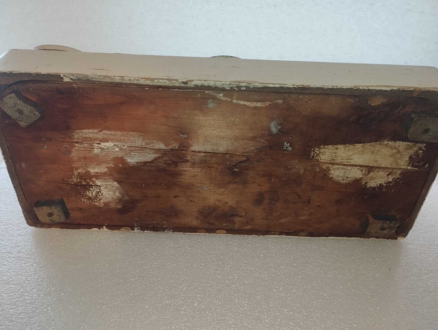 Antica Pesa In Legno E Metallo
Anni 30
Misure 41 x 17 x 16 cm circa
Non funzionante.Mancano i pesi.