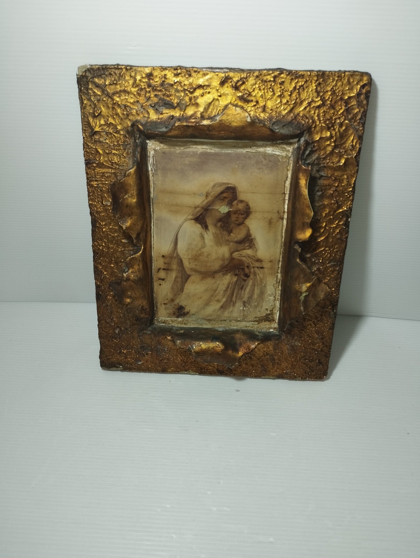 Madonna Con Bambino Antico Quadro
In legno e stucco
Dimensioni 27 x 21 cm circa