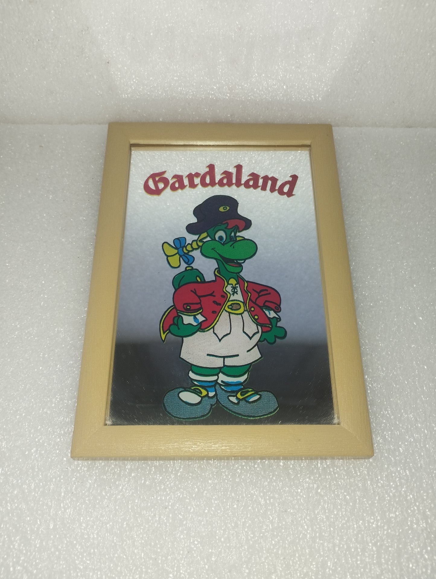 Specchio Prezzemolo Gardaland
Dimensioni 17 x 12 cm
Vintage