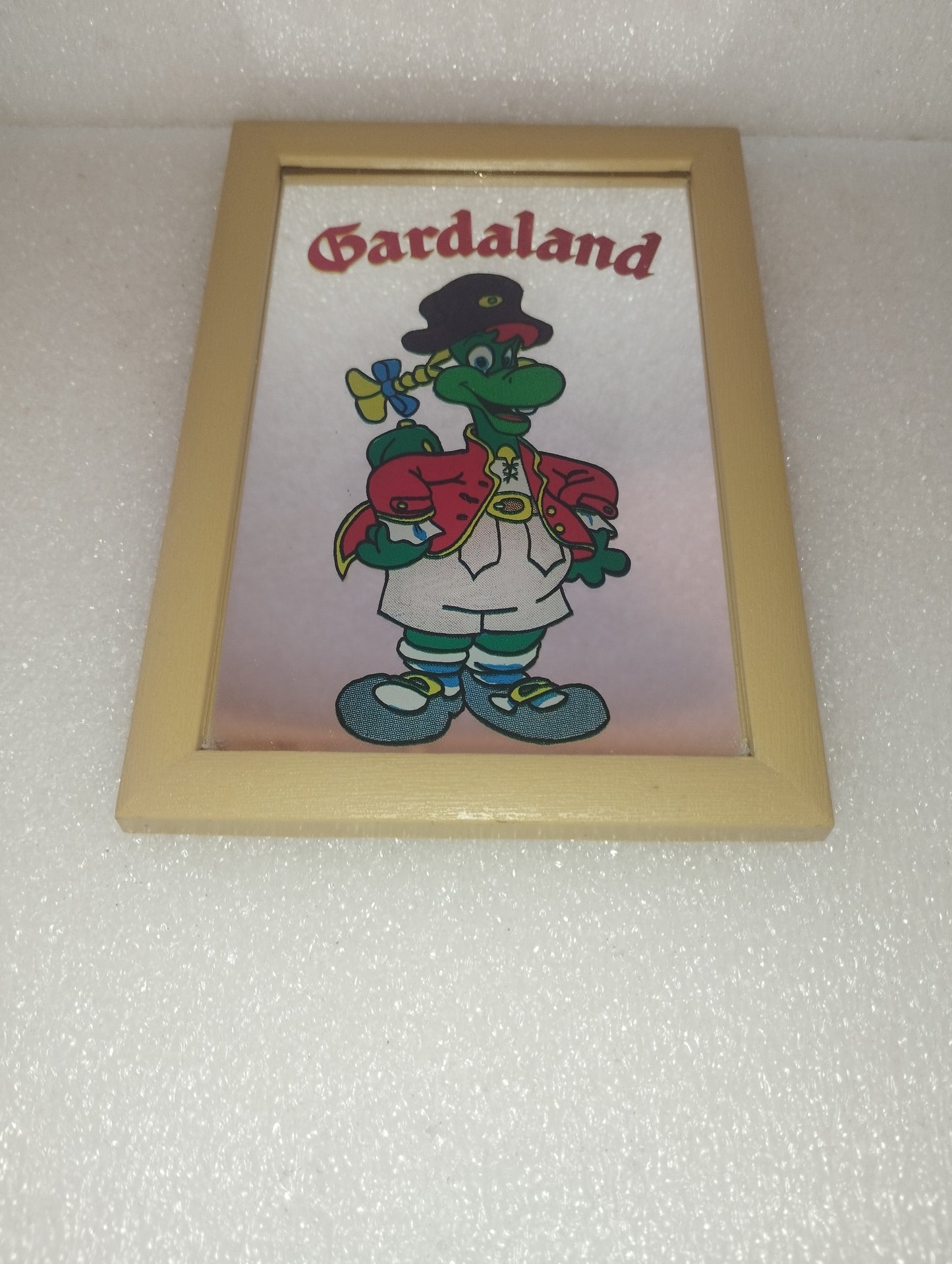 Specchio Prezzemolo Gardaland
Dimensioni 17 x 12 cm
Vintage