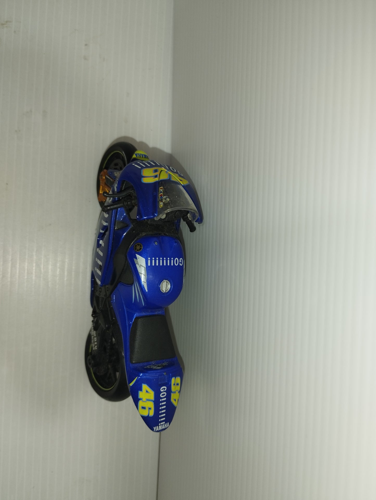 Modellino Yamaha
Valentino Rossi
Serie 46
Scala 1:24