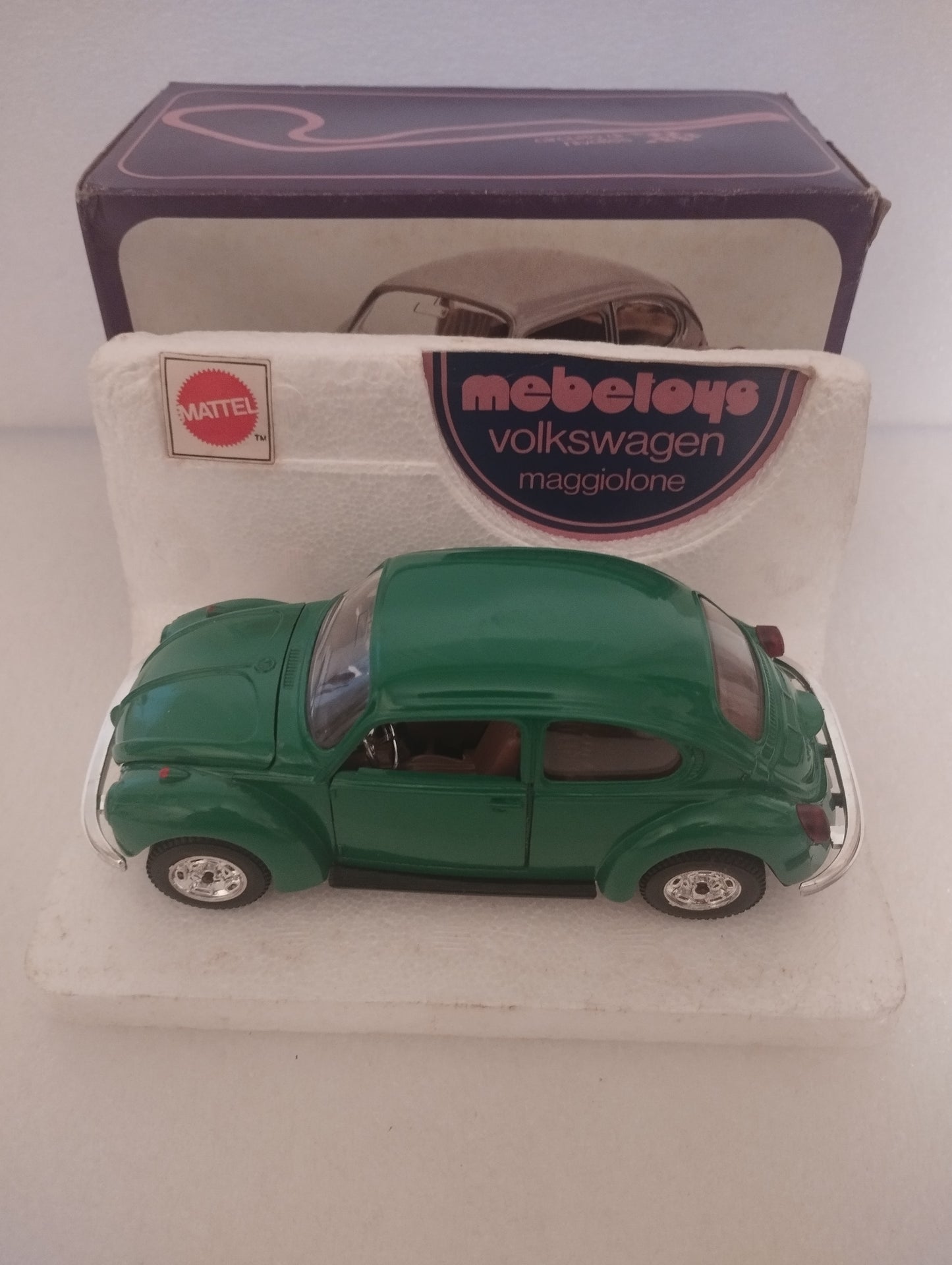 Volkswagen Maggiolone
Prodotto da Mebetoys Mattel art.8574
Scala 1:25 con difetti