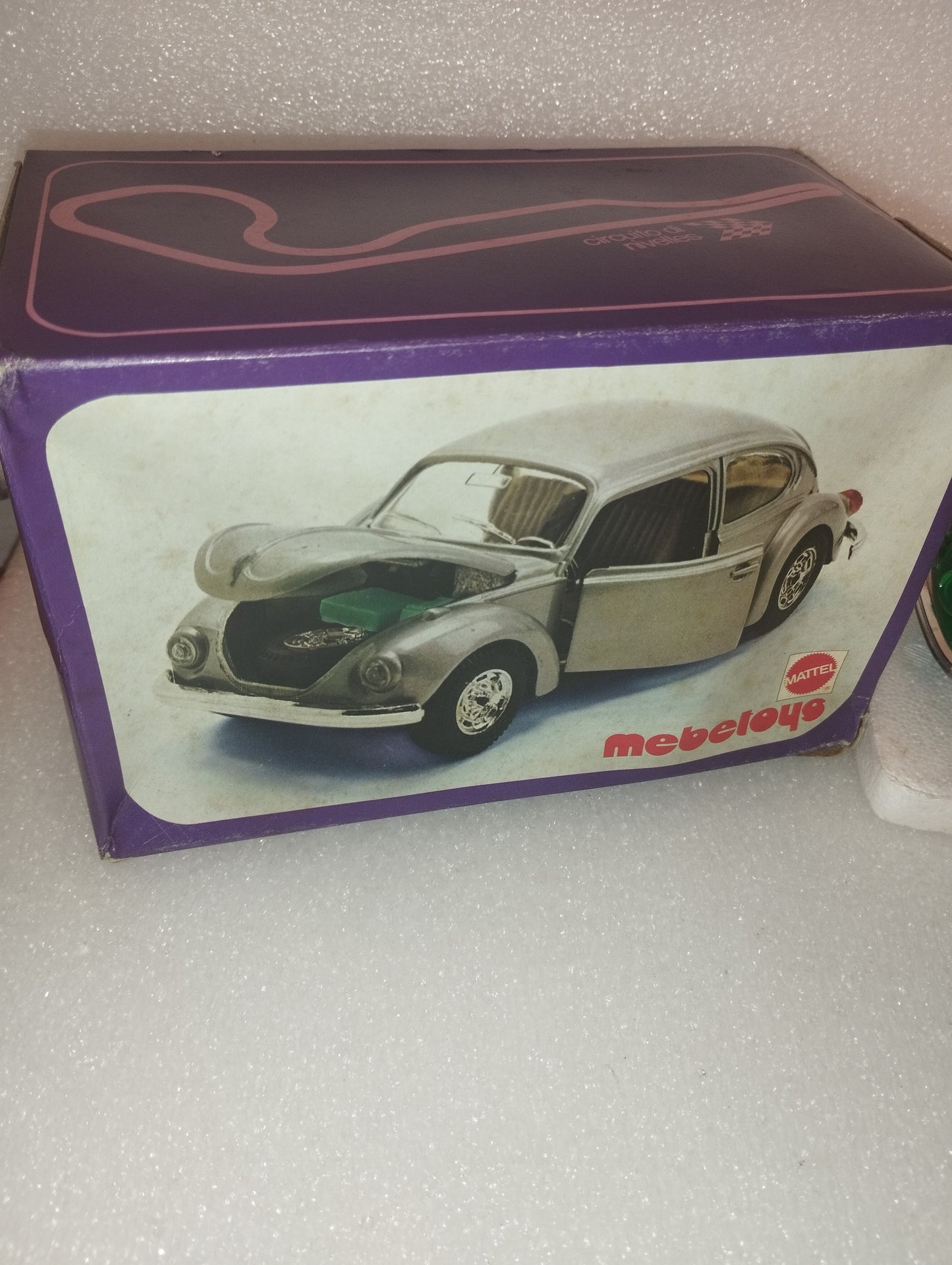 Volkswagen Maggiolone
Prodotto da Mebetoys Mattel art.8574
Scala 1:25 con difetti