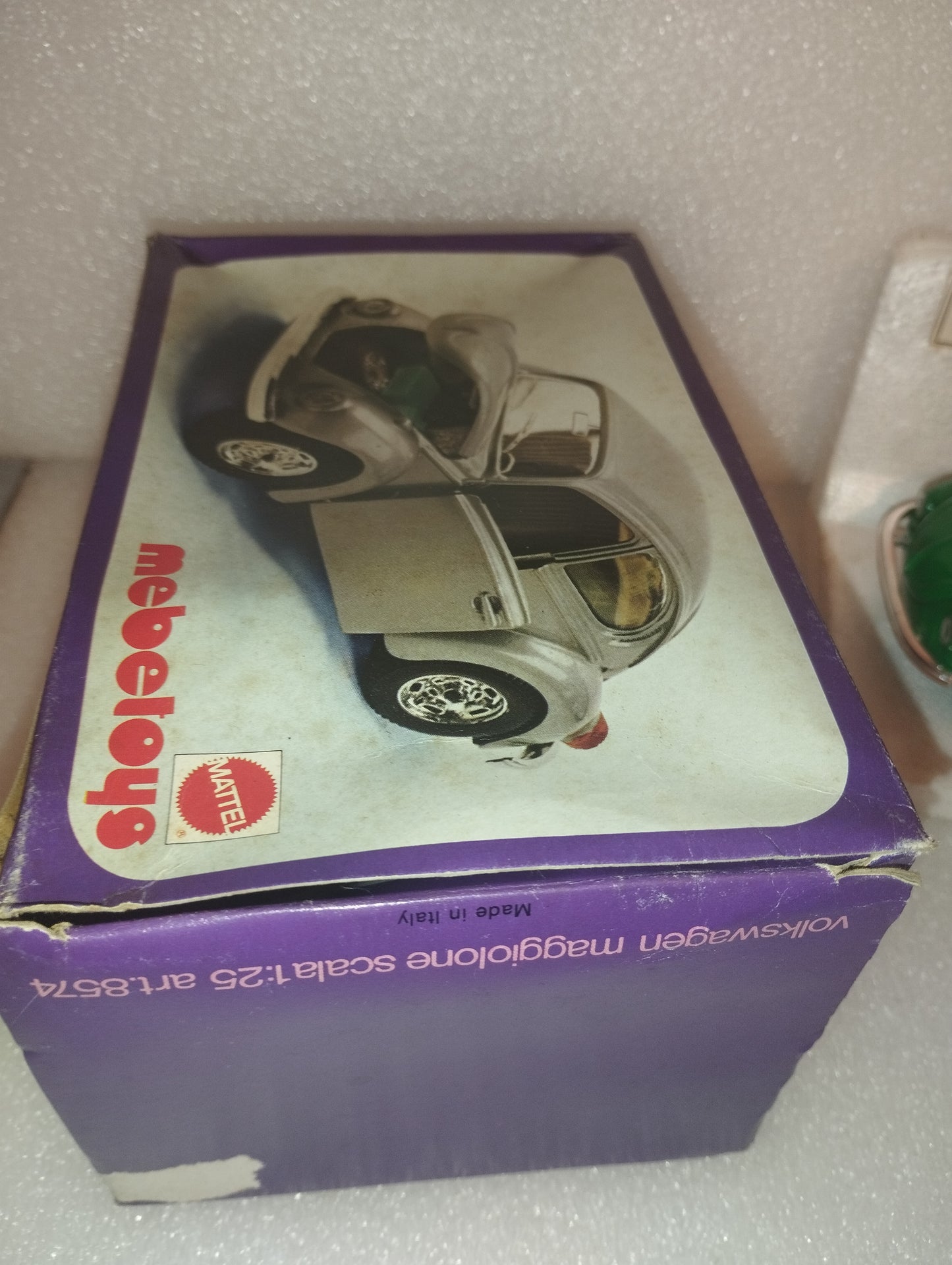 Volkswagen Maggiolone
Prodotto da Mebetoys Mattel art.8574
Scala 1:25 con difetti