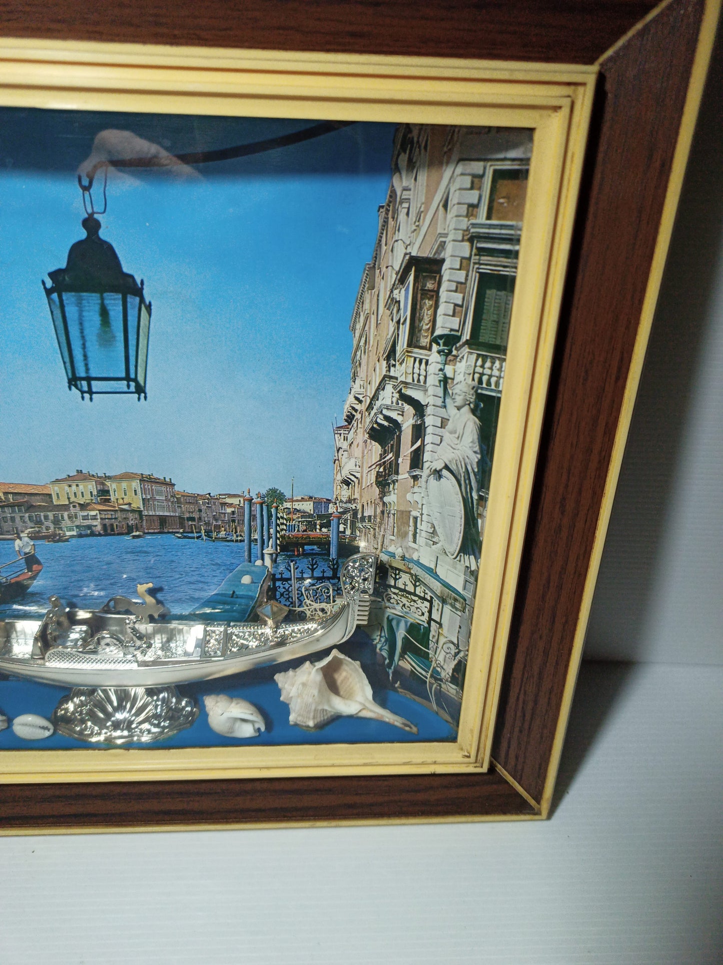 Quadro Venezia vintage effetto 3D
In plastica e vetro
Dimensioni 36 x 31 x 5,5 cm circa