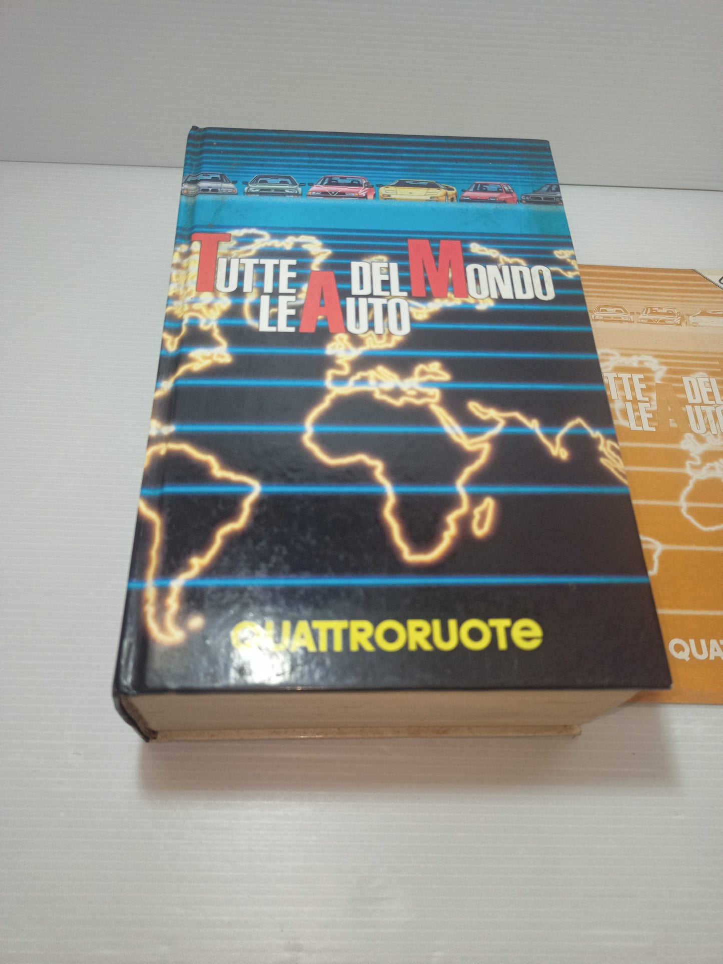 Tutte Le Auto Del Mondo 1992 Quattroruote
Editoriale Domus
Copertina rigida
Pagine n.1360