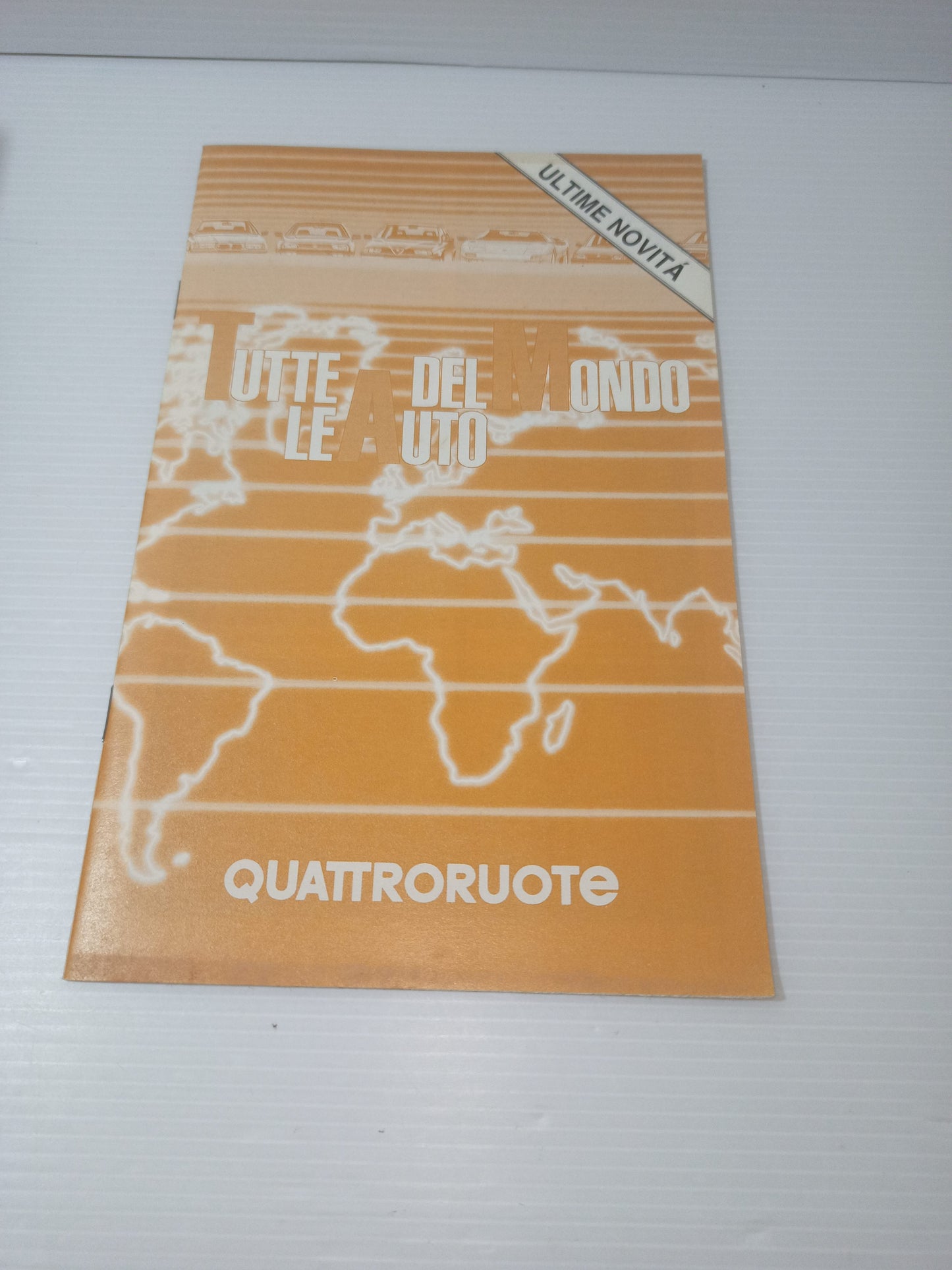 Tutte Le Auto Del Mondo 1992 Quattroruote
Editoriale Domus
Copertina rigida
Pagine n.1360