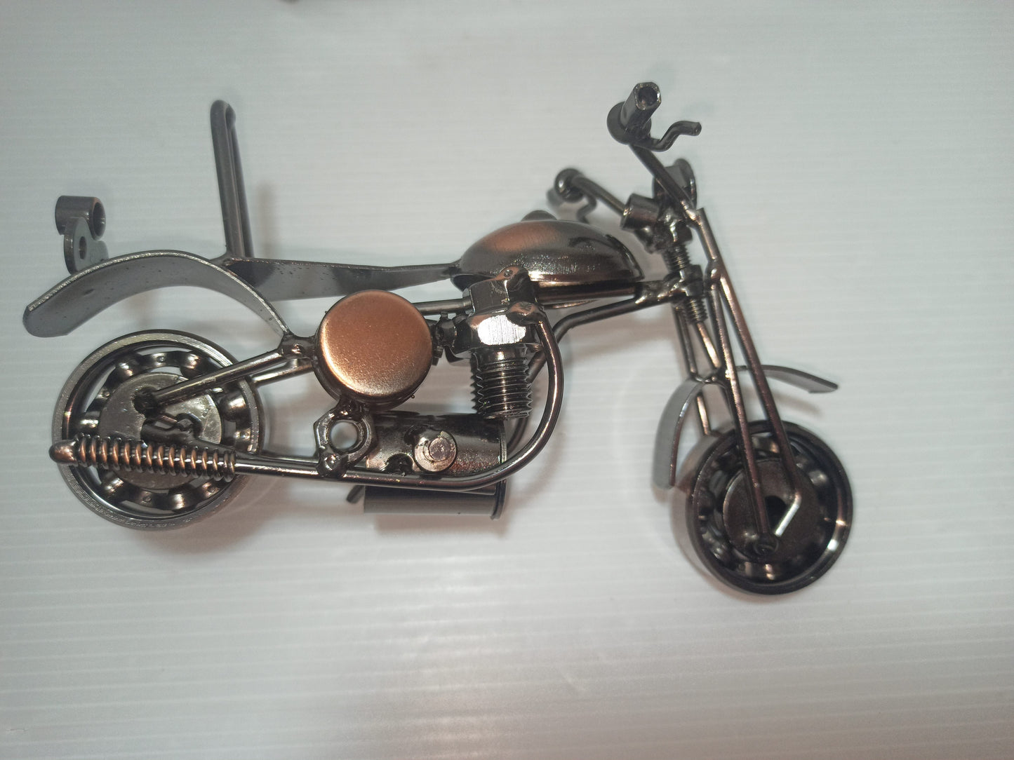 Motocicletta Scultura Artistica In Metallo
Lunghezza cm 16 circa