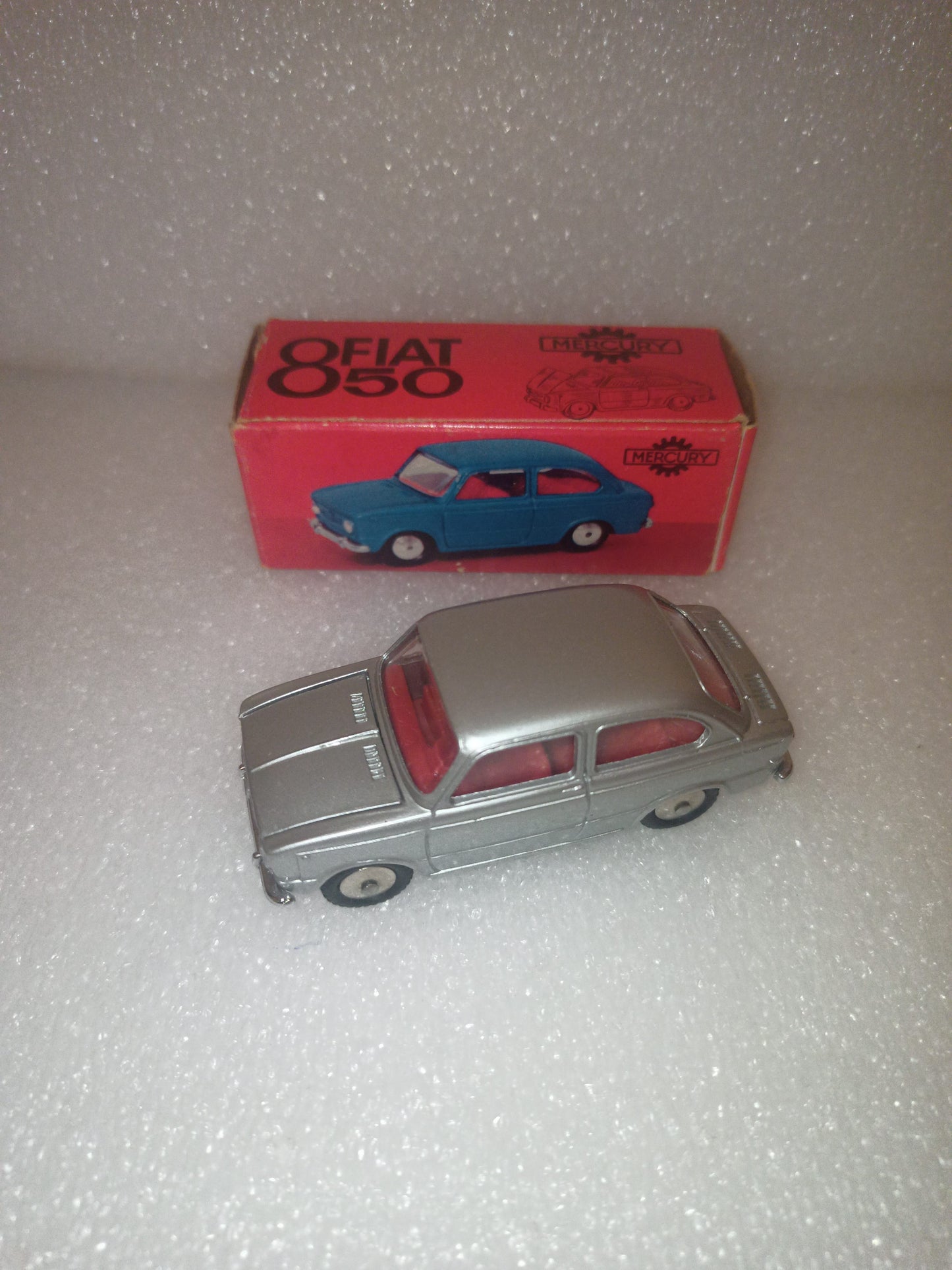 Fiat 850 Mercury
Art.n.38
Scala 1:43
Made in Italy
Anni 60