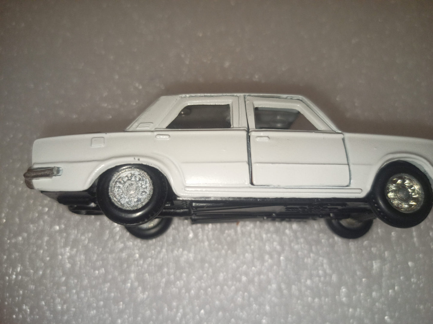 Fiat 125 Berlina Mercury
Art.n.25
Scala 1:43
Made in Italy
Anni 60