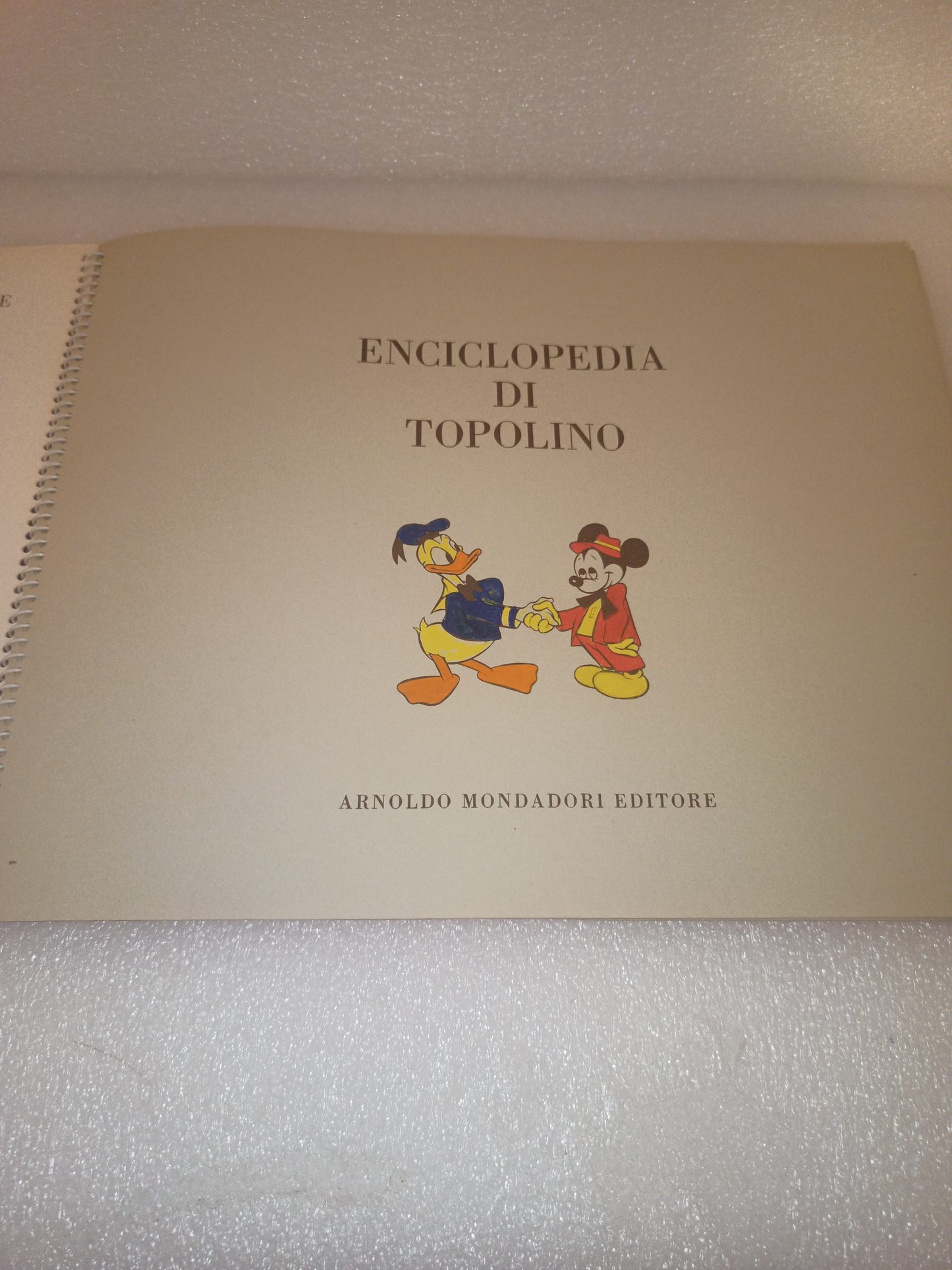 Enciclopedia Di Topolino Il Corpo Umano
Edito nel 1960 da Arnoldo Mondadori Editore
Completo