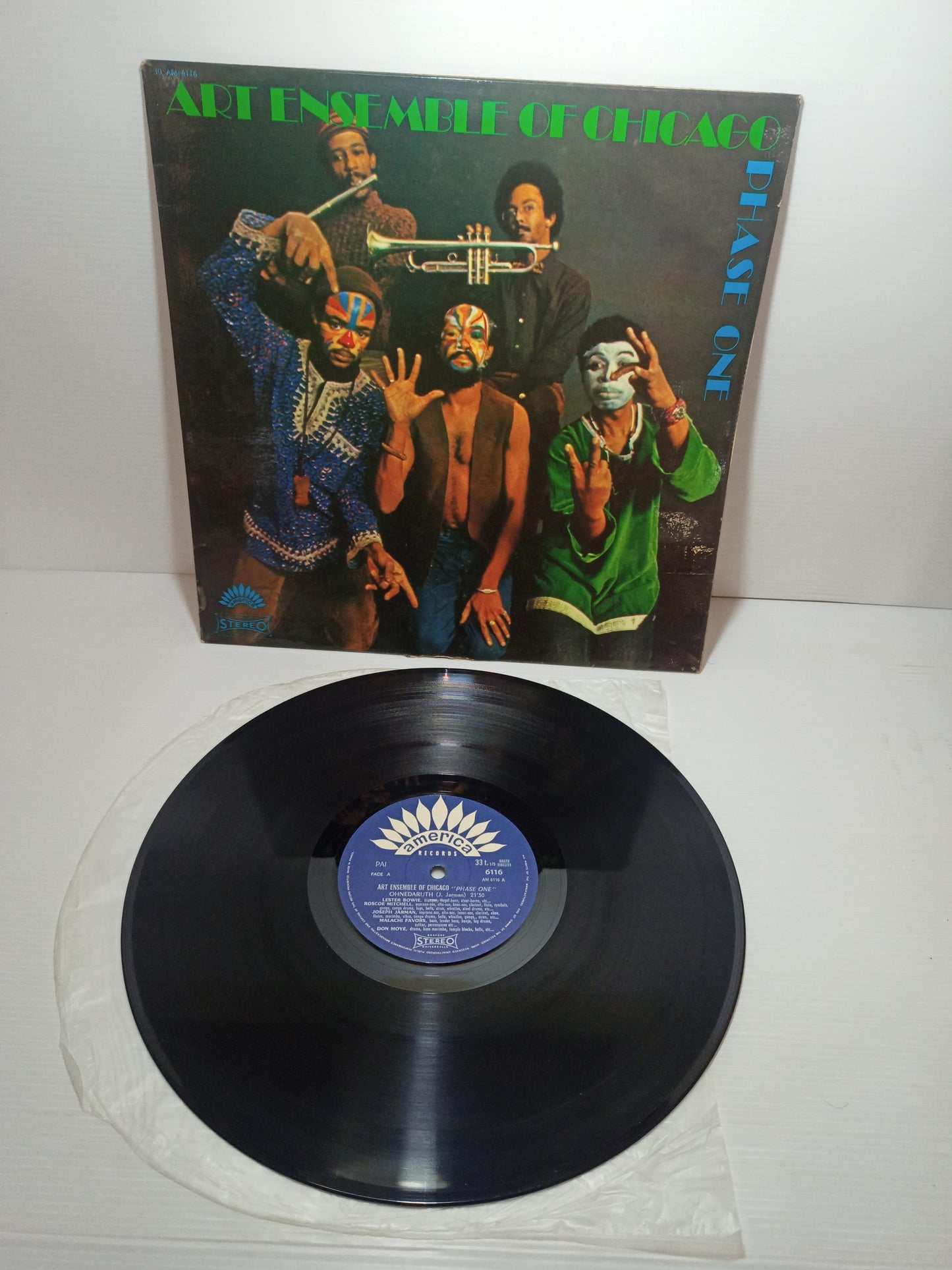 Phase One Art Ensemble Of Chicago LP Edito nel 1971 da America Records Cod 30 AM 6116
Genere: Jazz