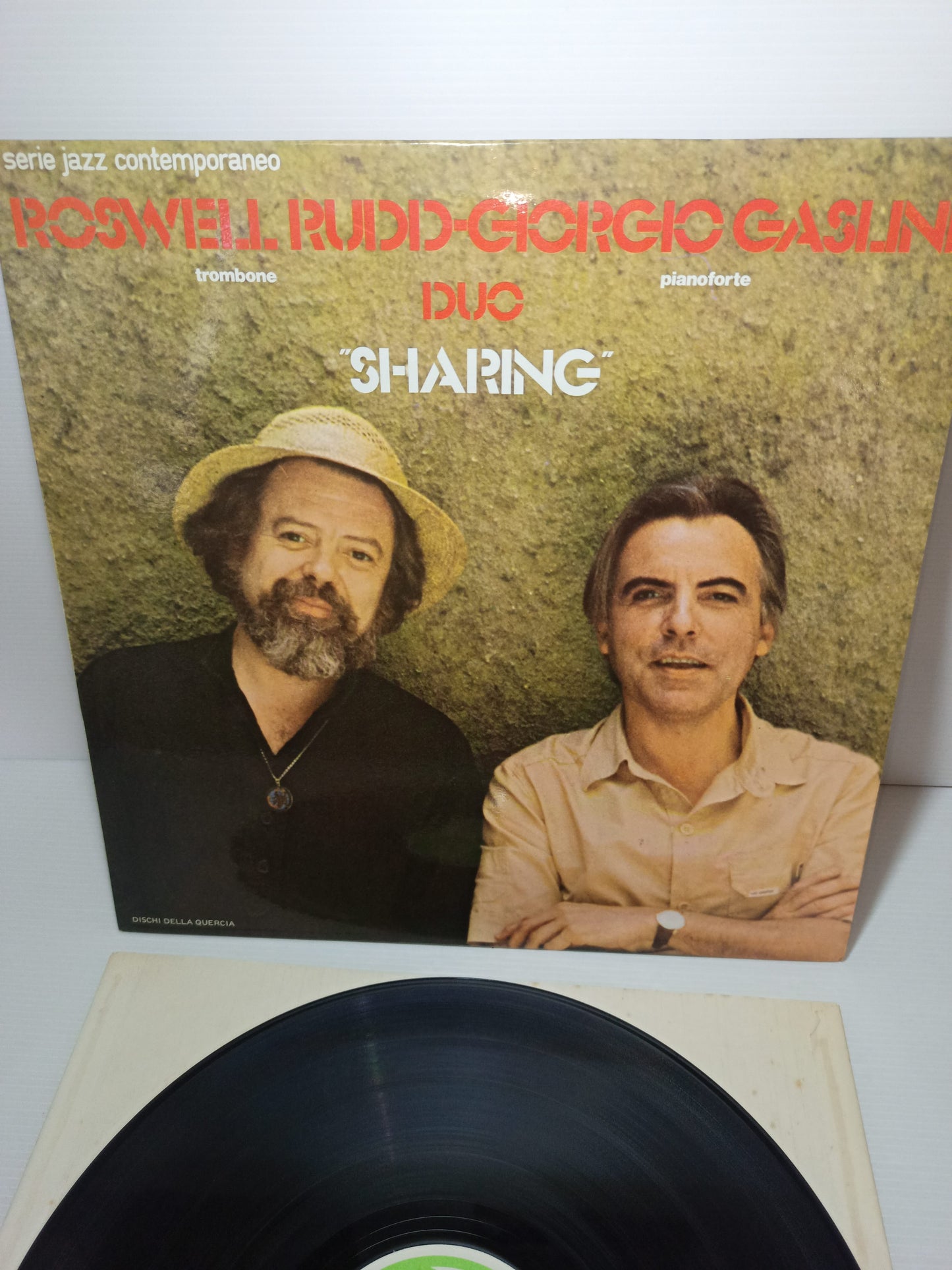 Sharing Rudd-Gaslini LP 33 Giri
Edito nel 1978 da Dischi Della Quercia Cod.Q28007
Serie Jazz Contemporaneo