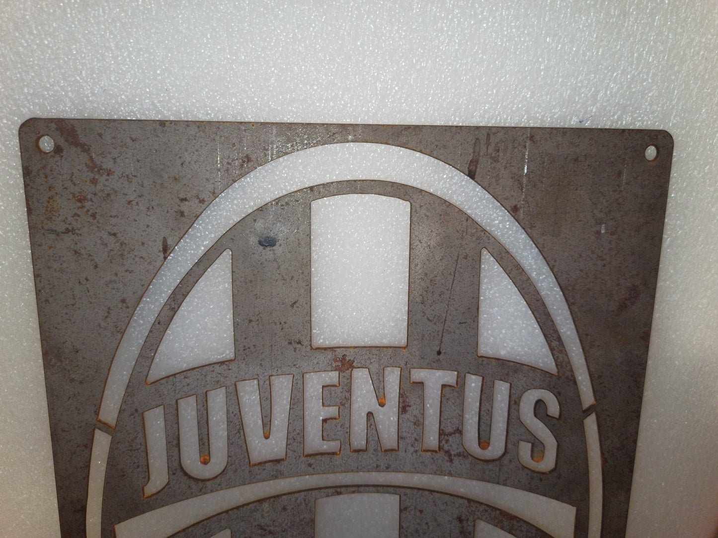 Targa Con Logo Juventus In Metallo Traforato
Da parete
Misure 42 x 27 cm circa