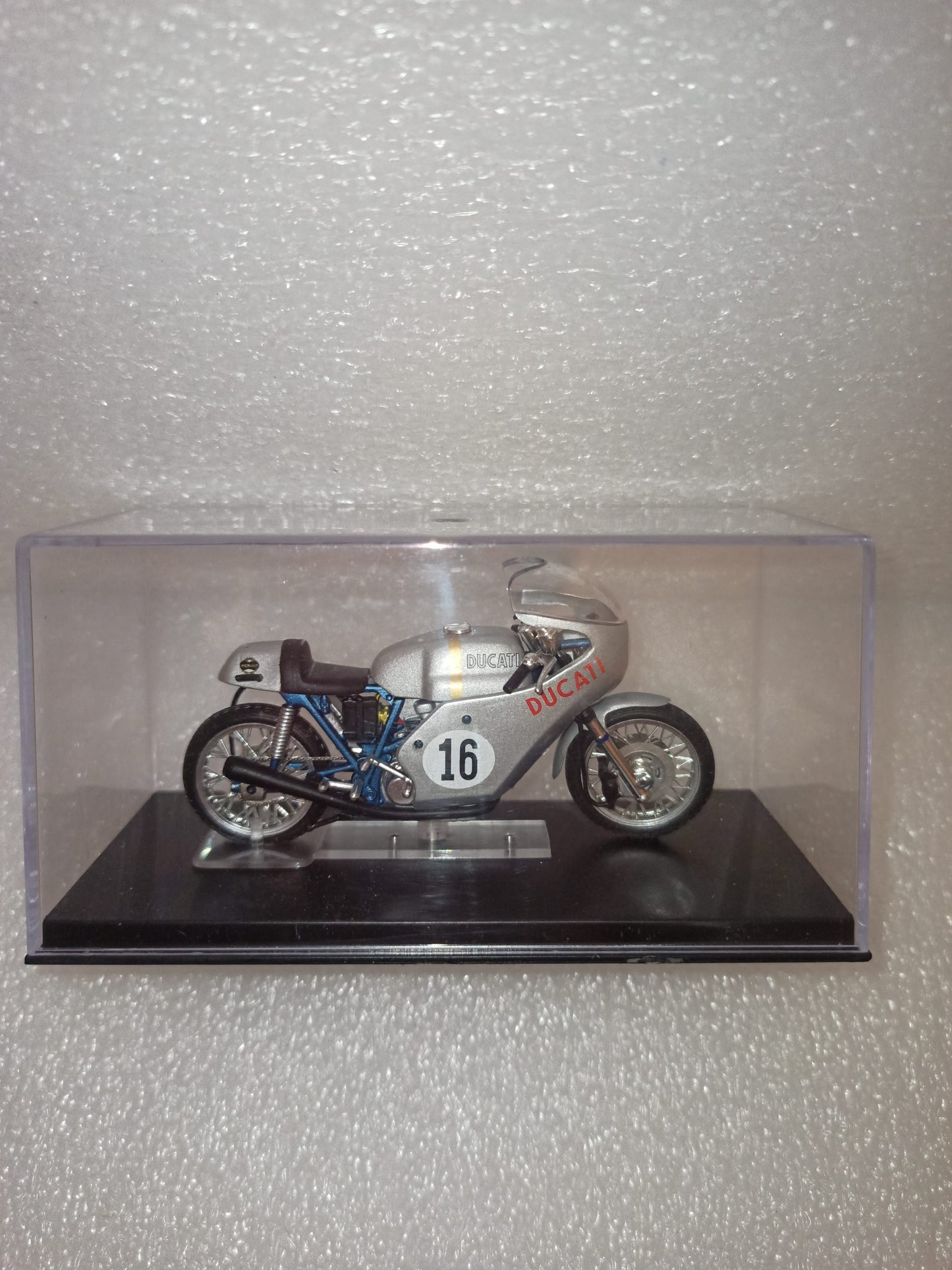 Ducati 750 Desmo Imola 1972 Paul Smart
Scala 1:24