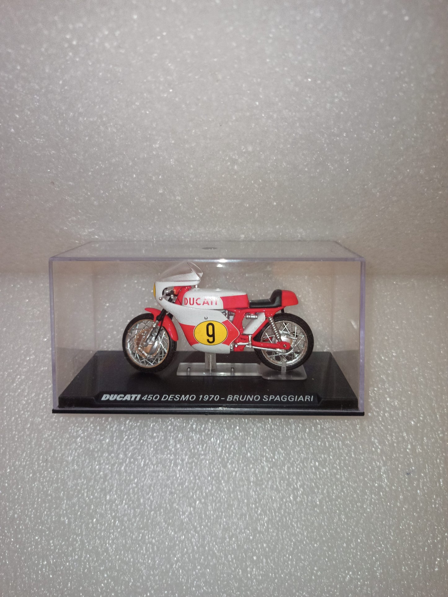 Ducati 450 Desmo 1970 Bruno Spaggiari
Scala 1:24